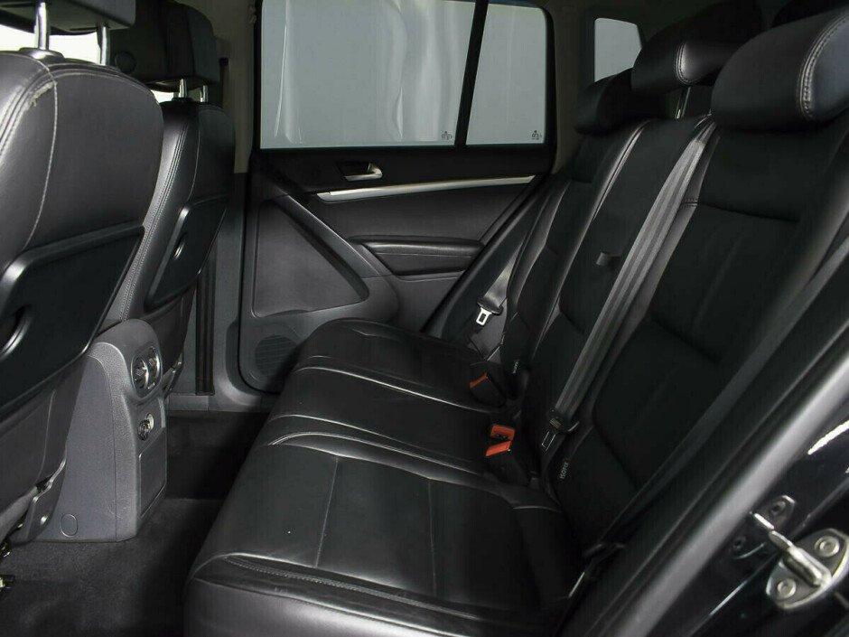2012 Volkswagen Tiguan , Черный металлик - вид 9