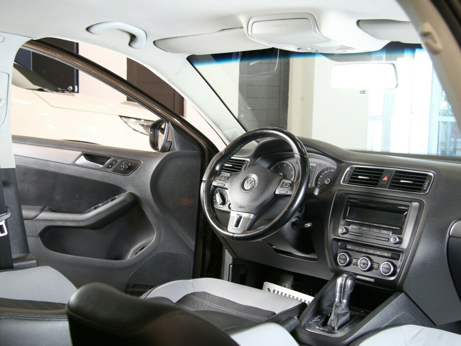 2012 Volkswagen Jetta , Коричневый металлик - вид 5