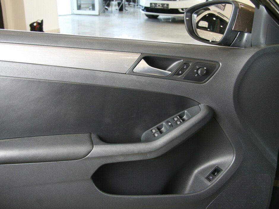 2012 Volkswagen Jetta , Коричневый металлик - вид 7