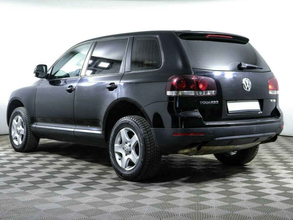 2007 Volkswagen Touareg , Черный металлик - вид 4