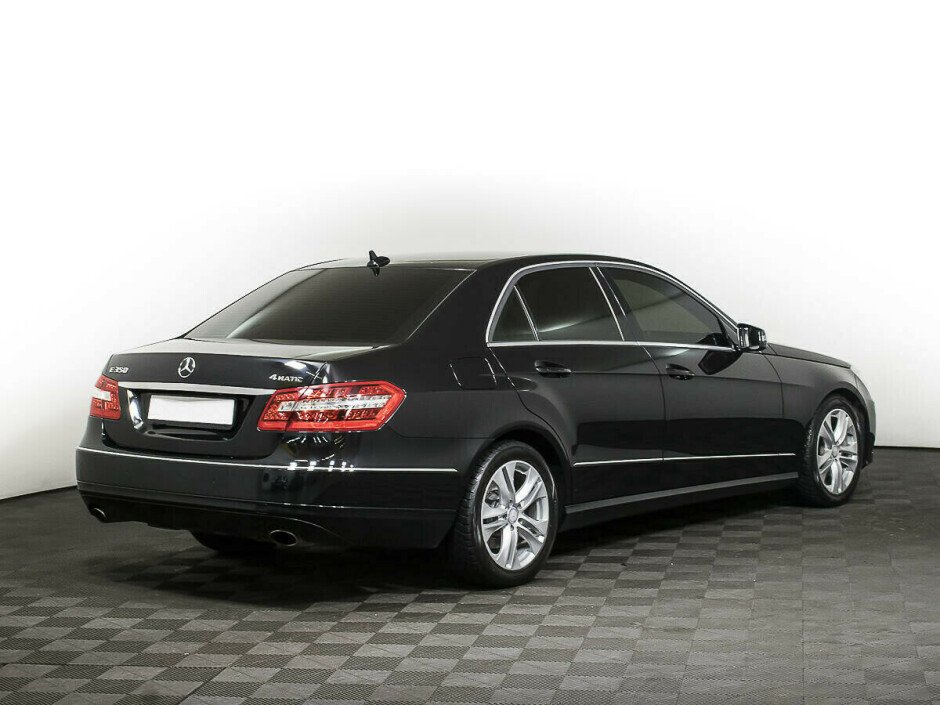 2010 Mercedes-Benz E-klass , Черный металлик - вид 3