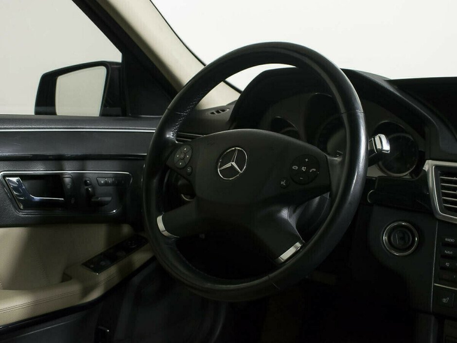 2010 Mercedes-Benz E-klass , Черный металлик - вид 9