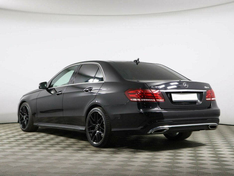 2014 Mercedes-Benz E-klass , Черный металлик - вид 4