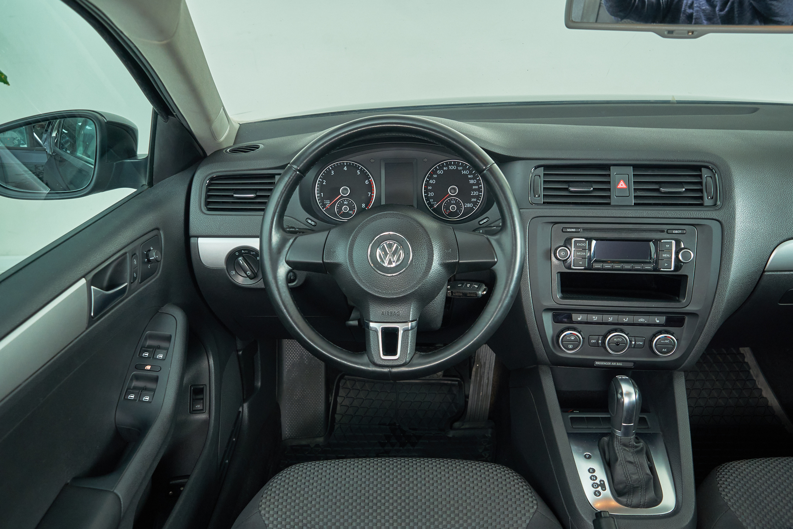 2012 Volkswagen Jetta , Черный - вид 10