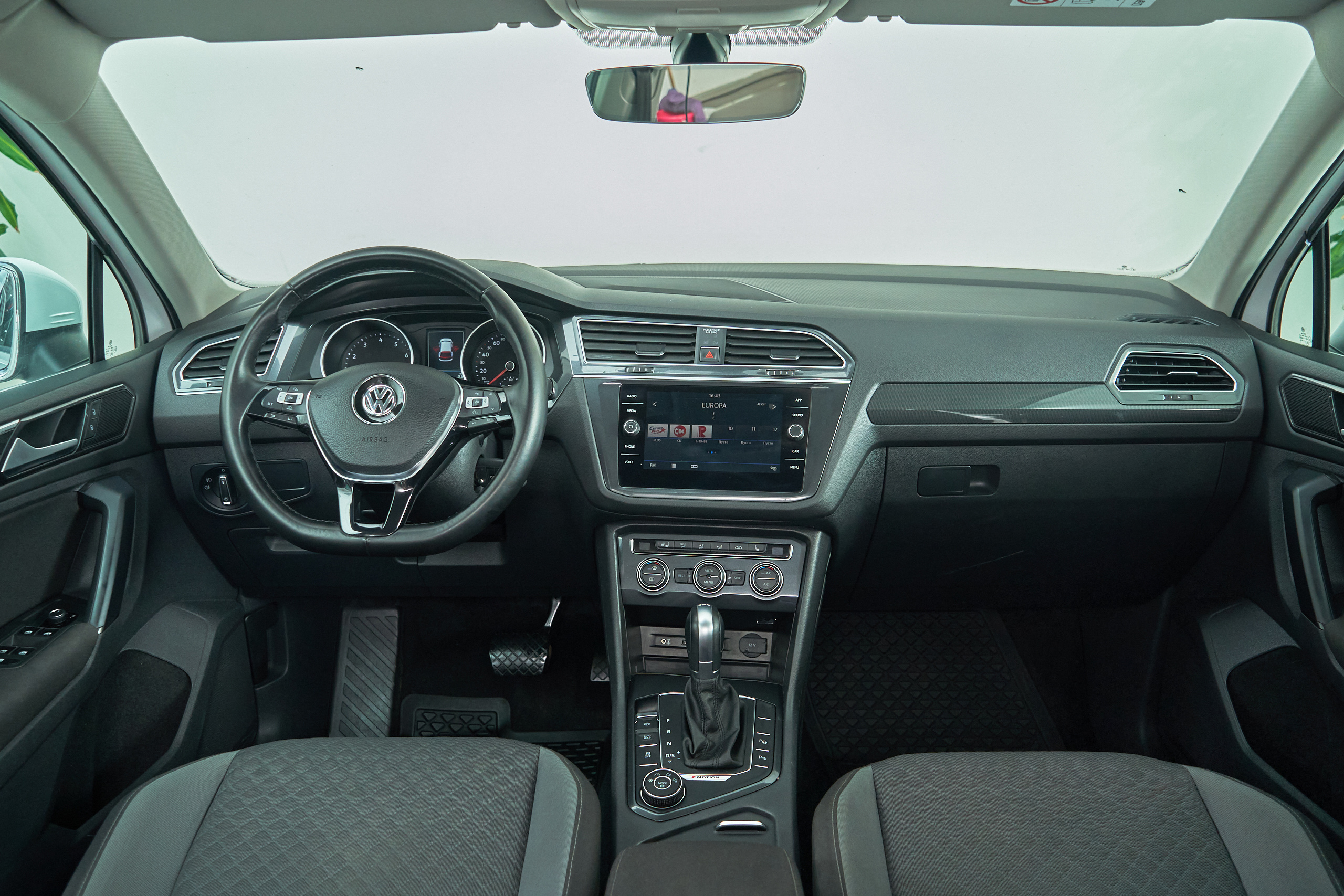 2017 Volkswagen Tiguan , Белый - вид 8
