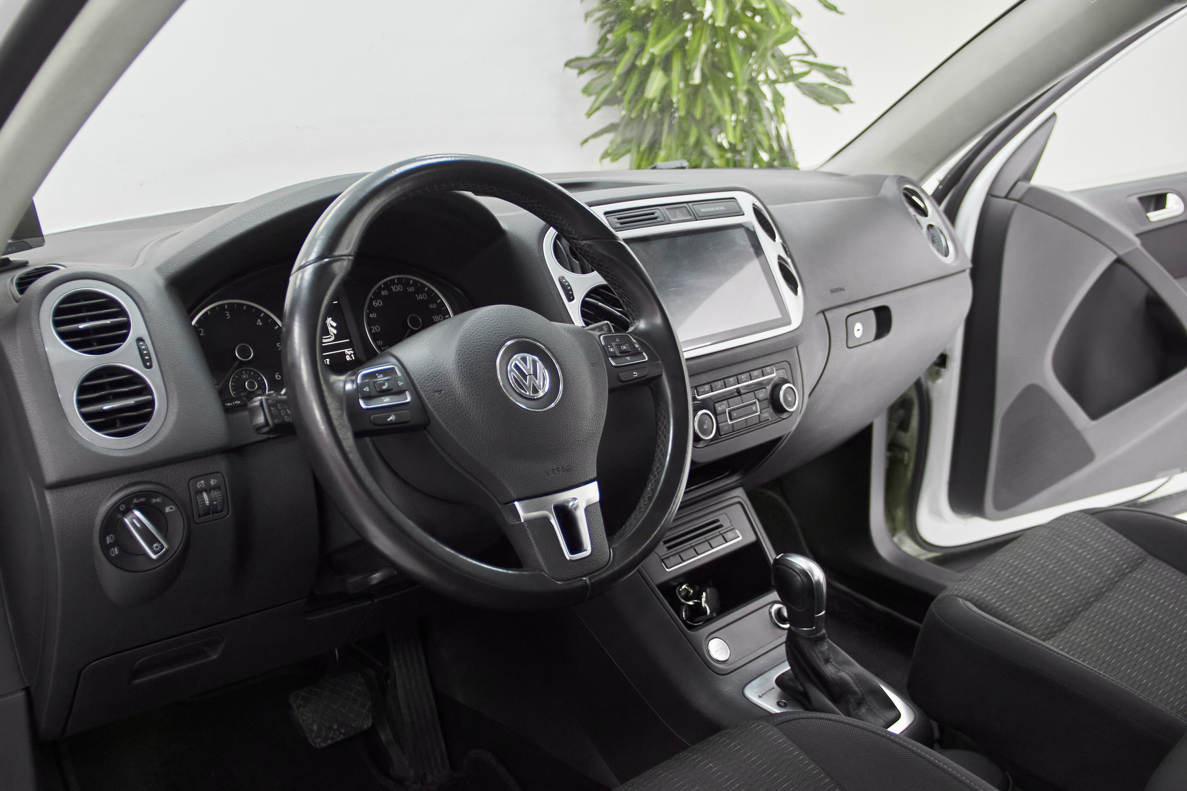 2014 Volkswagen Tiguan , Белый - вид 11